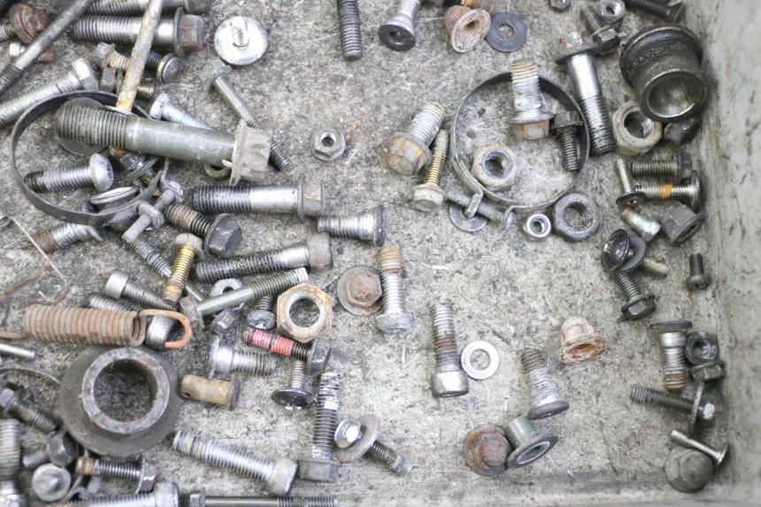 photo de ZAK SCHROEVEN EN BEVESTIGINGSMATERIAAL KAWASAKI ZR7 ZR-7 S 750 (1999 - 2004) - Andere kijkhoek