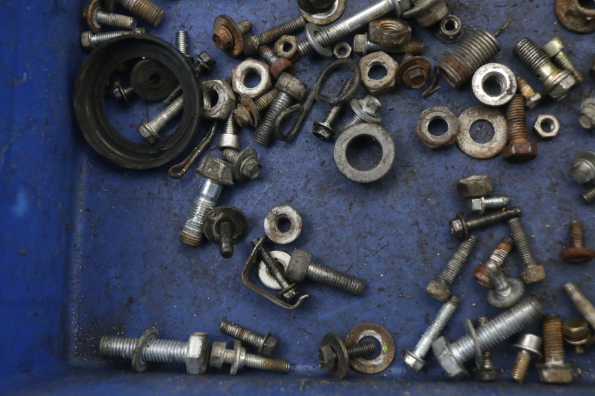 photo de ZAK SCHROEVEN EN BEVESTIGINGSMATERIAAL KAWASAKI KDX 125 (1990 - 1991) - Andere kijkhoek