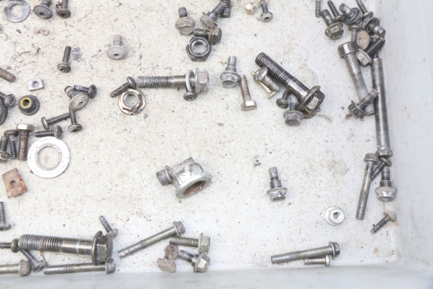 photo de ZAK SCHROEVEN EN BEVESTIGINGSMATERIAAL PEUGEOT KISBEE 2T 50 (2010 - 2017) - Zoom op gebruiksstaat