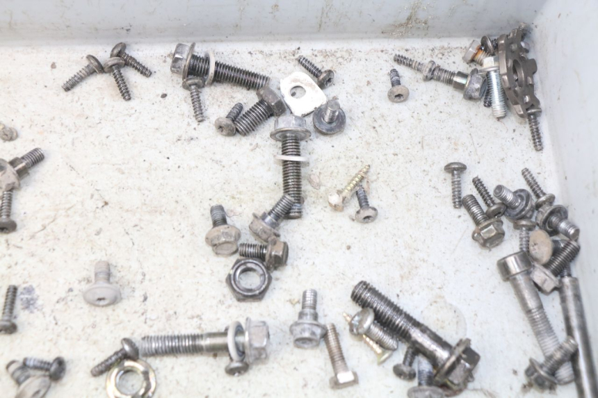 photo de ZAK SCHROEVEN EN BEVESTIGINGSMATERIAAL PEUGEOT KISBEE 2T 50 (2010 - 2017) - Andere kijkhoek