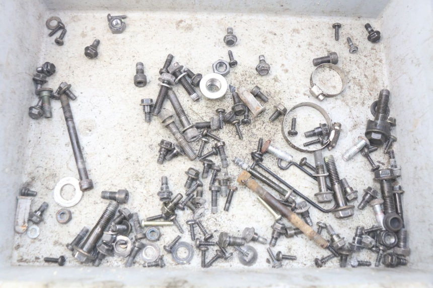 photo de ZAK SCHROEVEN EN BEVESTIGINGSMATERIAAL PEUGEOT KISBEE 2T 50 (2010 - 2017) - Detail van het onderdeel