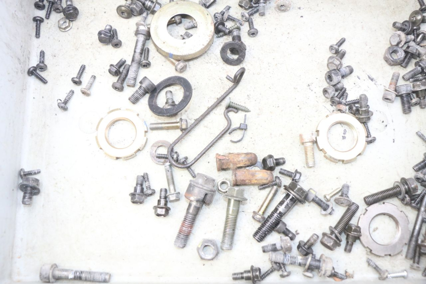 photo de ZAK SCHROEVEN EN BEVESTIGINGSMATERIAAL PEUGEOT KISBEE 2T 50 (2010 - 2017) - Zoom op gebruiksstaat