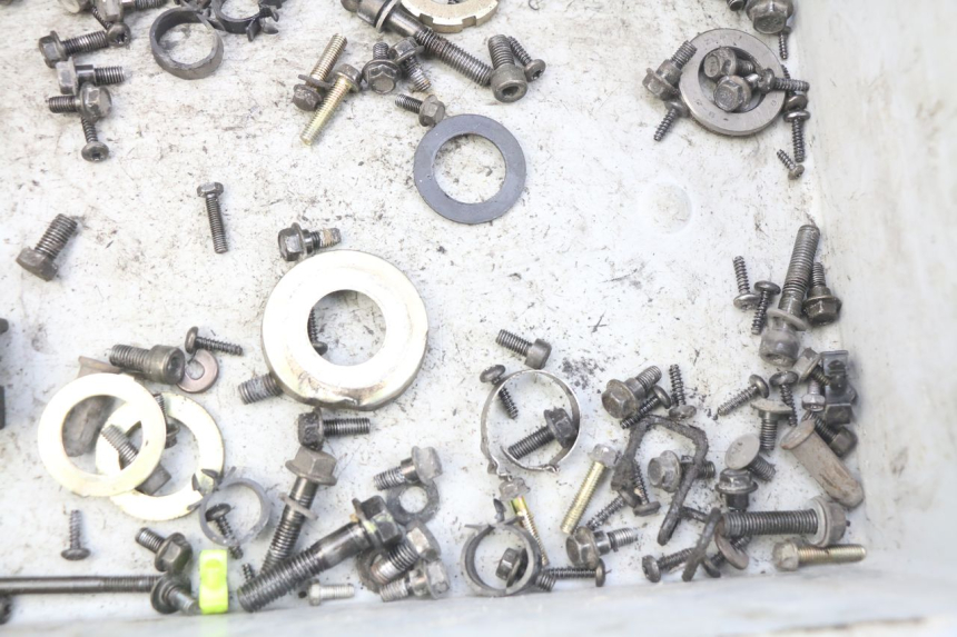 photo de ZAK SCHROEVEN EN BEVESTIGINGSMATERIAAL PEUGEOT KISBEE 2T 50 (2010 - 2017) - Zoom op gebruiksstaat