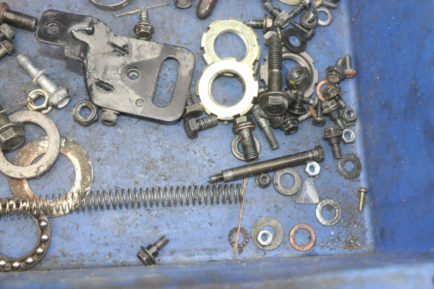 photo de ZAK SCHROEVEN EN BEVESTIGINGSMATERIAAL PEUGEOT KISBEE 2T 50 (2010 - 2017) - Detail van het onderdeel