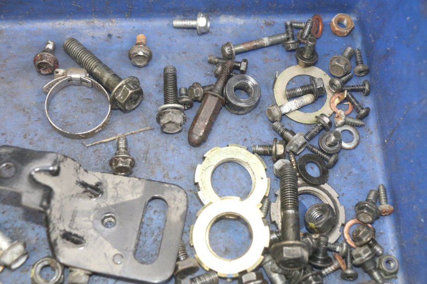 photo de ZAK SCHROEVEN EN BEVESTIGINGSMATERIAAL PEUGEOT KISBEE 2T 50 (2010 - 2017) - Zoom op gebruiksstaat