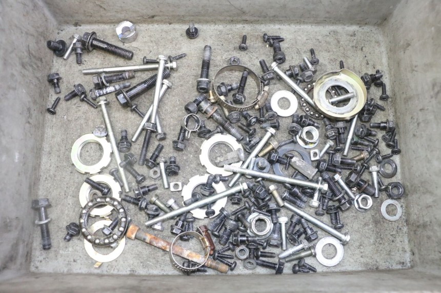 photo de ZAK SCHROEVEN EN BEVESTIGINGSMATERIAAL PEUGEOT KISBEE 2T 50 (2018 - 2022) - Hoofdaanzicht