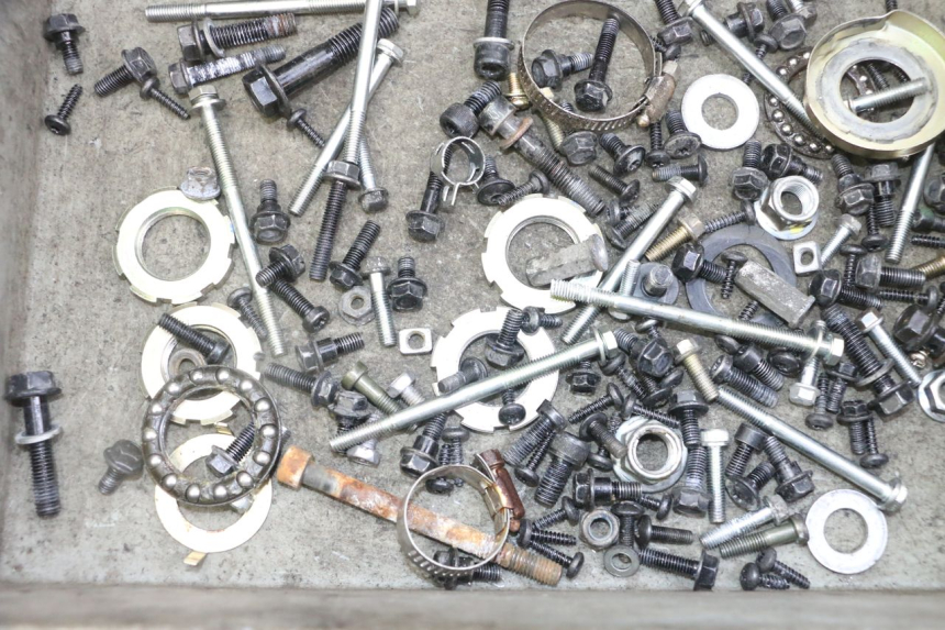 photo de ZAK SCHROEVEN EN BEVESTIGINGSMATERIAAL PEUGEOT KISBEE 2T 50 (2018 - 2022) - Detail van het onderdeel