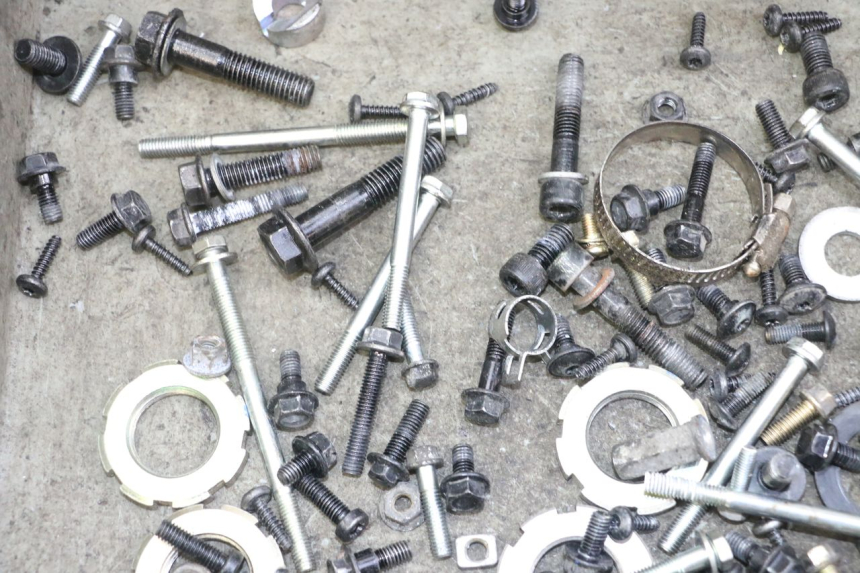 photo de ZAK SCHROEVEN EN BEVESTIGINGSMATERIAAL PEUGEOT KISBEE 2T 50 (2018 - 2022) - Zoom op gebruiksstaat