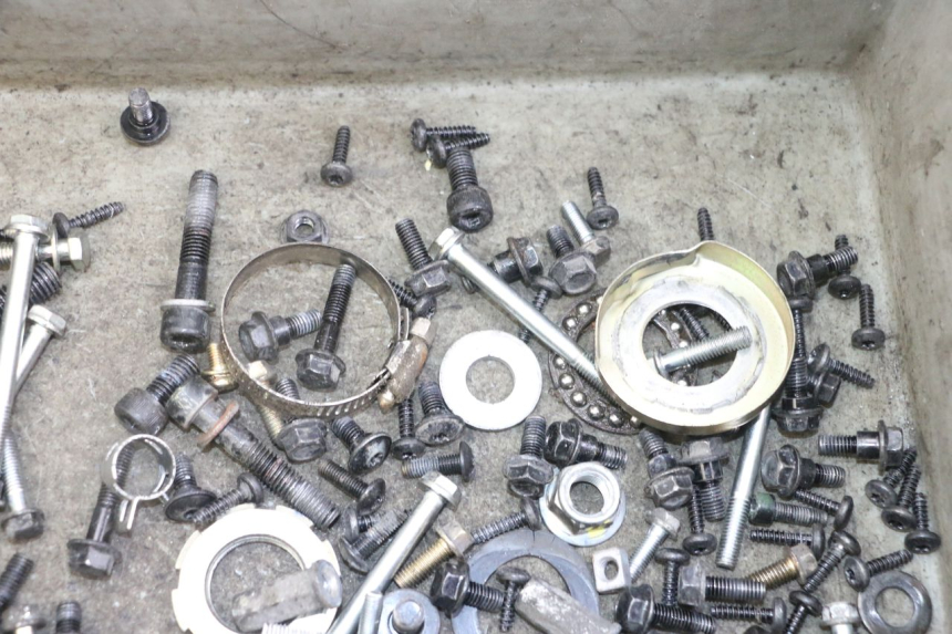 photo de ZAK SCHROEVEN EN BEVESTIGINGSMATERIAAL PEUGEOT KISBEE 2T 50 (2018 - 2022) - Technische close-up