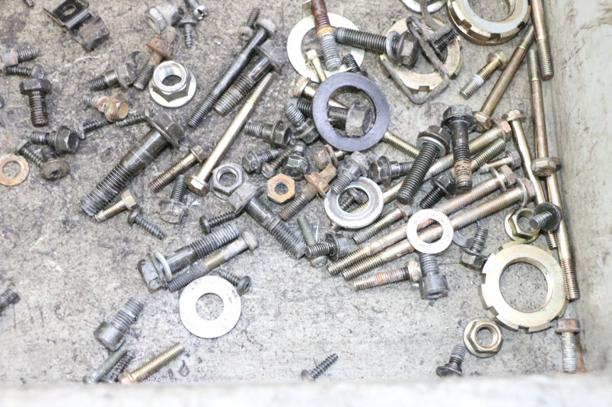 photo de ZAK SCHROEVEN EN BEVESTIGINGSMATERIAAL PEUGEOT KISBEE 2T 50 (2010 - 2017) - Zoom op gebruiksstaat