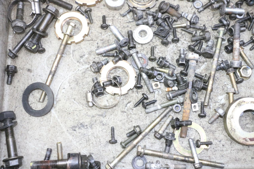 photo de ZAK SCHROEVEN EN BEVESTIGINGSMATERIAAL PEUGEOT KISBEE 2T 50 (2010 - 2017) - Zoom op gebruiksstaat