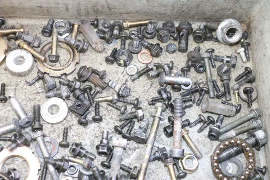 photo de ZAK SCHROEVEN EN BEVESTIGINGSMATERIAAL PEUGEOT KISBEE 2T 50 (2010 - 2017) - Technische close-up