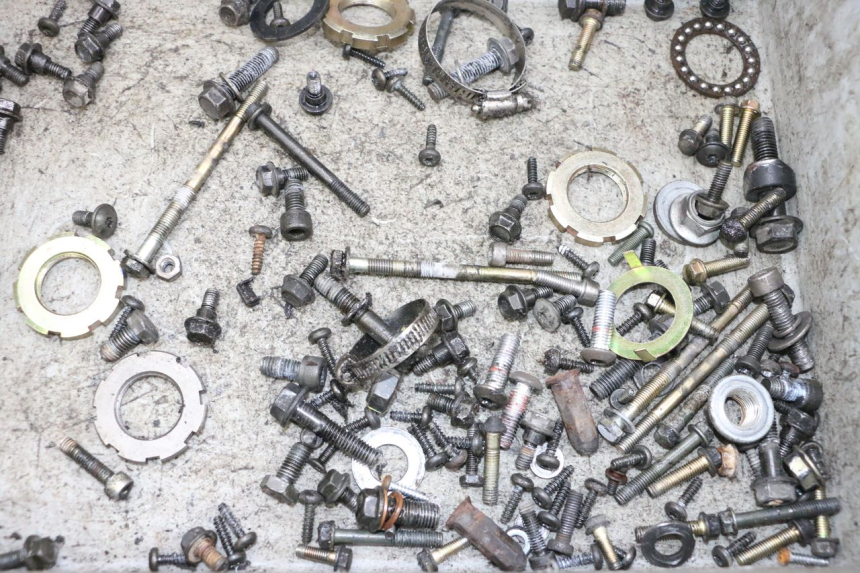 photo de ZAK SCHROEVEN EN BEVESTIGINGSMATERIAAL PEUGEOT KISBEE 2T 50 (2010 - 2017) - Detail van het onderdeel