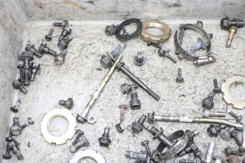 photo de ZAK SCHROEVEN EN BEVESTIGINGSMATERIAAL PEUGEOT KISBEE 2T 50 (2010 - 2017) - Zoom op gebruiksstaat