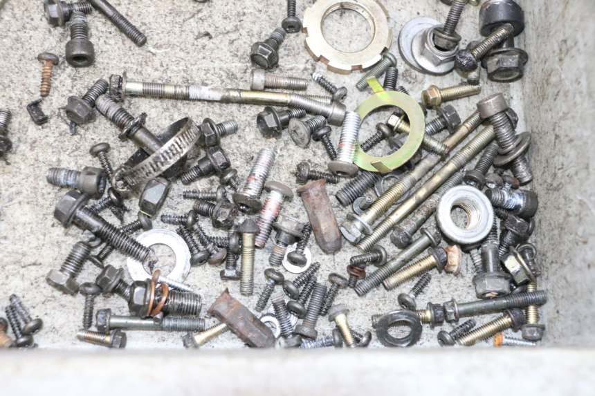 photo de ZAK SCHROEVEN EN BEVESTIGINGSMATERIAAL PEUGEOT KISBEE 2T 50 (2010 - 2017) - Technische close-up