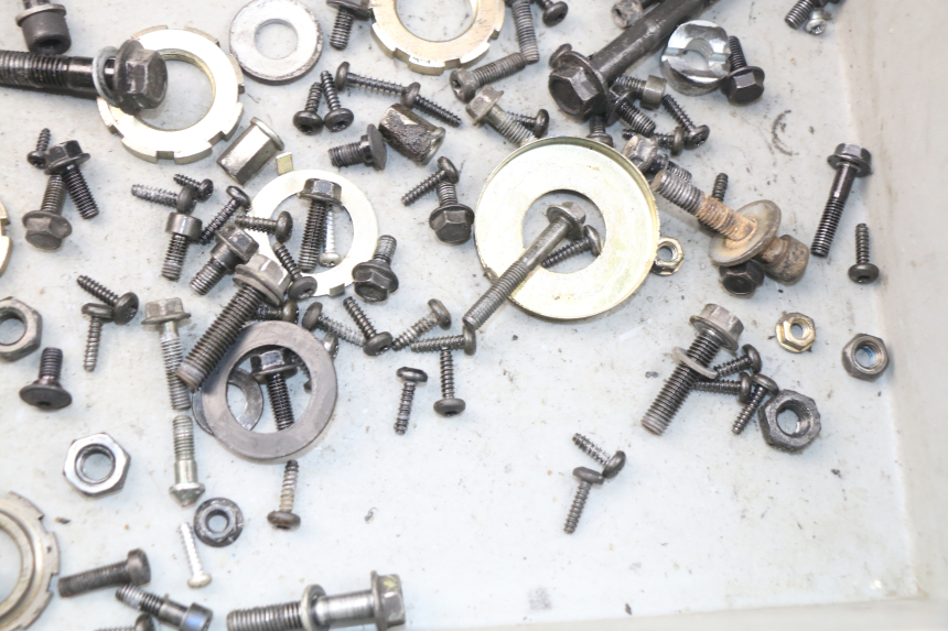 photo de ZAK SCHROEVEN EN BEVESTIGINGSMATERIAAL PEUGEOT KISBEE 4T 50 (2018 - 2022) - Zoom op gebruiksstaat