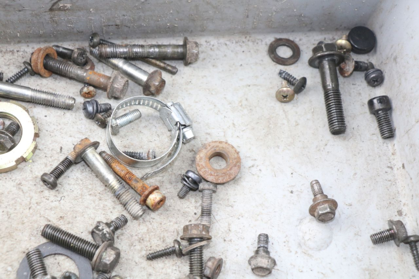 photo de ZAK SCHROEVEN EN BEVESTIGINGSMATERIAAL PEUGEOT KISBEE 4T 50 (2010 - 2017) - Zoom op gebruiksstaat