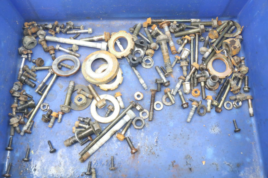 photo de ZAK SCHROEVEN EN BEVESTIGINGSMATERIAAL PEUGEOT KISBEE 4T 50 (2010 - 2017) - Detail van het onderdeel