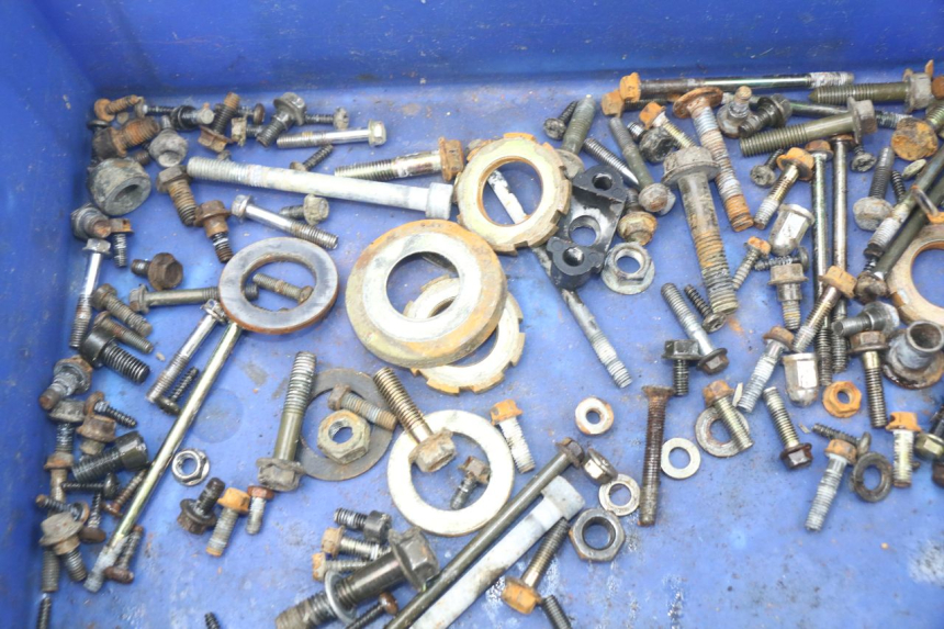 photo de ZAK SCHROEVEN EN BEVESTIGINGSMATERIAAL PEUGEOT KISBEE 4T 50 (2010 - 2017) - Zoom op gebruiksstaat