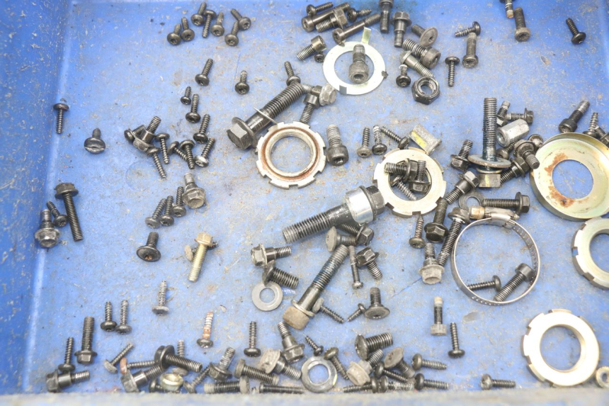 photo de ZAK SCHROEVEN EN BEVESTIGINGSMATERIAAL PEUGEOT KISBEE 4T 50 (2018 - 2022) - Zoom op gebruiksstaat