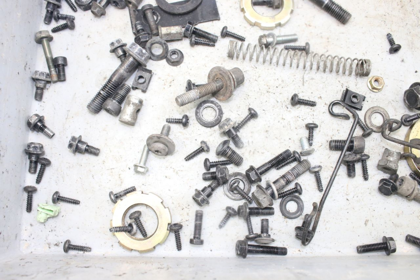 photo de ZAK SCHROEVEN EN BEVESTIGINGSMATERIAAL PEUGEOT KISBEE 4T 50 (2018 - 2022) - Detail van het onderdeel