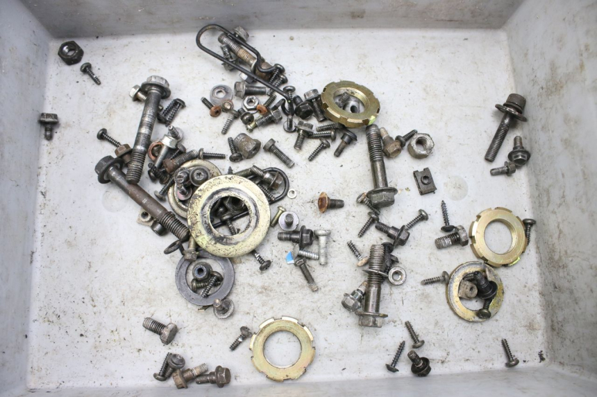 photo de ZAK SCHROEVEN EN BEVESTIGINGSMATERIAAL PEUGEOT KISBEE 4T 50 (2010 - 2017) - Detail van het onderdeel