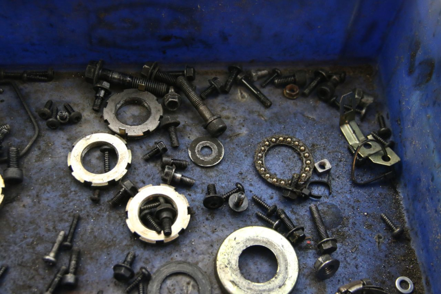 photo de ZAK SCHROEVEN EN BEVESTIGINGSMATERIAAL PEUGEOT KISBEE 4T 50 (2018 - 2022) - Zoom op gebruiksstaat