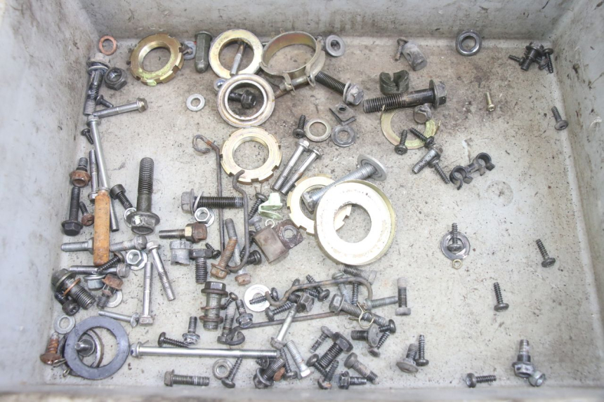 photo de ZAK SCHROEVEN EN BEVESTIGINGSMATERIAAL PEUGEOT KISBEE 4T 50 (2010 - 2017) - Hoofdaanzicht