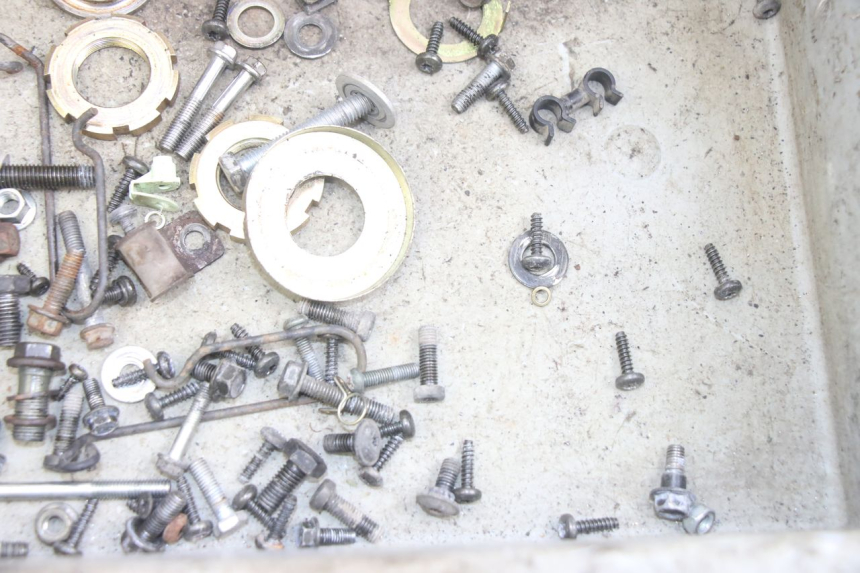 photo de ZAK SCHROEVEN EN BEVESTIGINGSMATERIAAL PEUGEOT KISBEE 4T 50 (2010 - 2017) - Zoom op gebruiksstaat