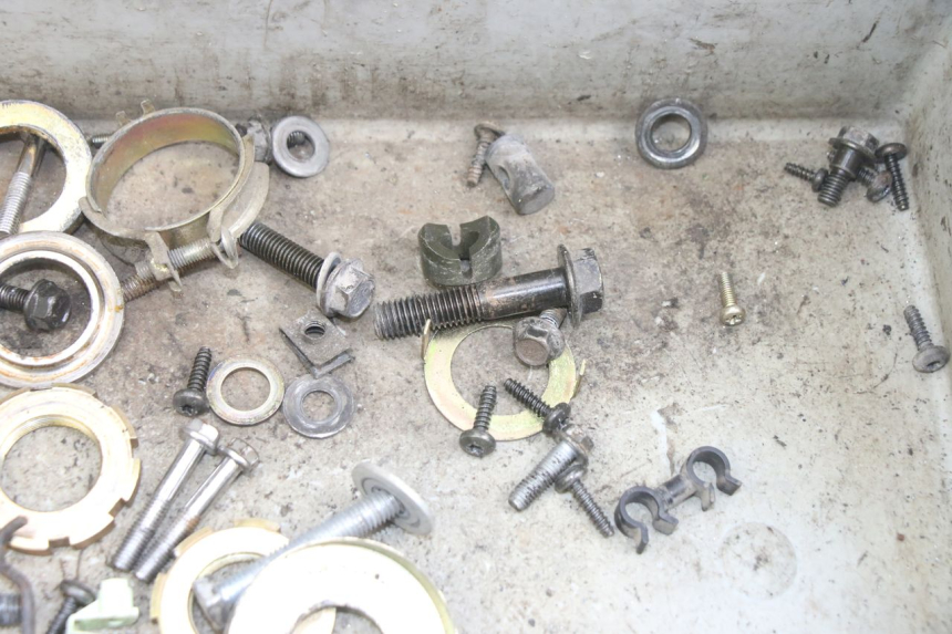 photo de ZAK SCHROEVEN EN BEVESTIGINGSMATERIAAL PEUGEOT KISBEE 4T 50 (2010 - 2017) - Andere kijkhoek