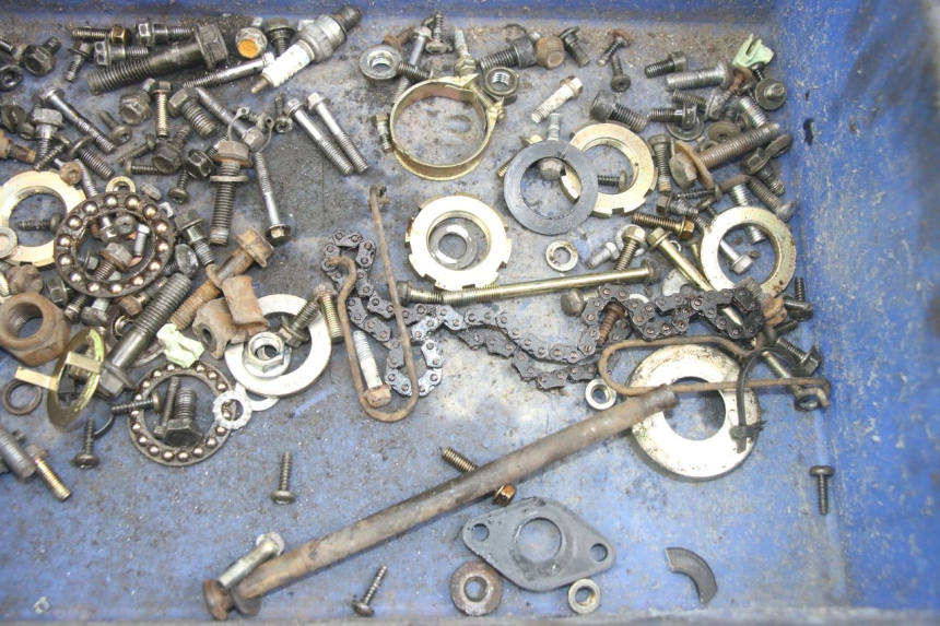 photo de ZAK SCHROEVEN EN BEVESTIGINGSMATERIAAL PEUGEOT KISBEE 4T 50 (2010 - 2017) - Detail van het onderdeel