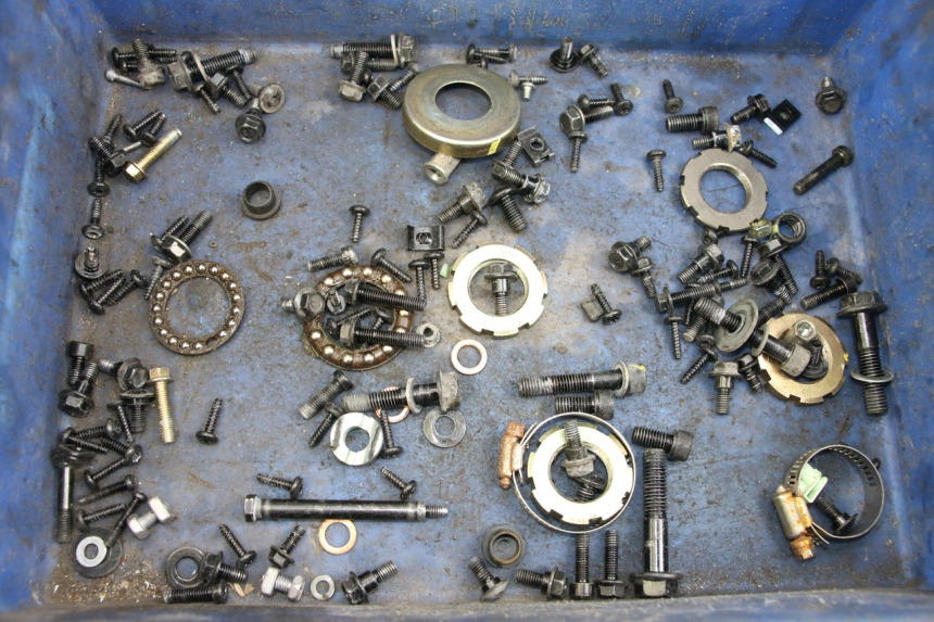 photo de ZAK SCHROEVEN EN BEVESTIGINGSMATERIAAL PEUGEOT KISBEE 4T 50 (2018 - 2022) - Detail van het onderdeel