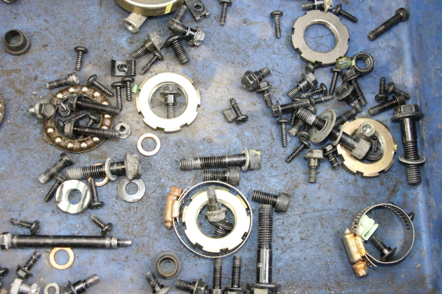 photo de ZAK SCHROEVEN EN BEVESTIGINGSMATERIAAL PEUGEOT KISBEE 4T 50 (2018 - 2022) - Zoom op gebruiksstaat