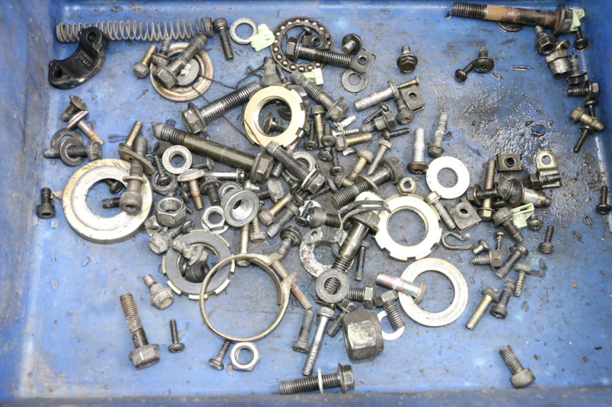 photo de ZAK SCHROEVEN EN BEVESTIGINGSMATERIAAL PEUGEOT KISBEE 4T 50 (2010 - 2017) - Detail van het onderdeel