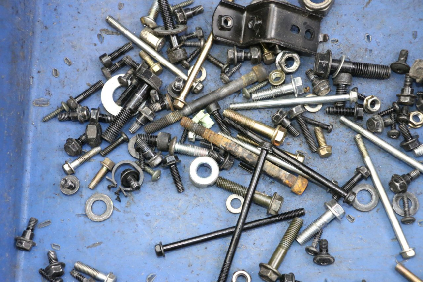 photo de ZAK SCHROEVEN EN BEVESTIGINGSMATERIAAL PEUGEOT KISBEE 4T 50 (2018 - 2022) - Zoom op gebruiksstaat