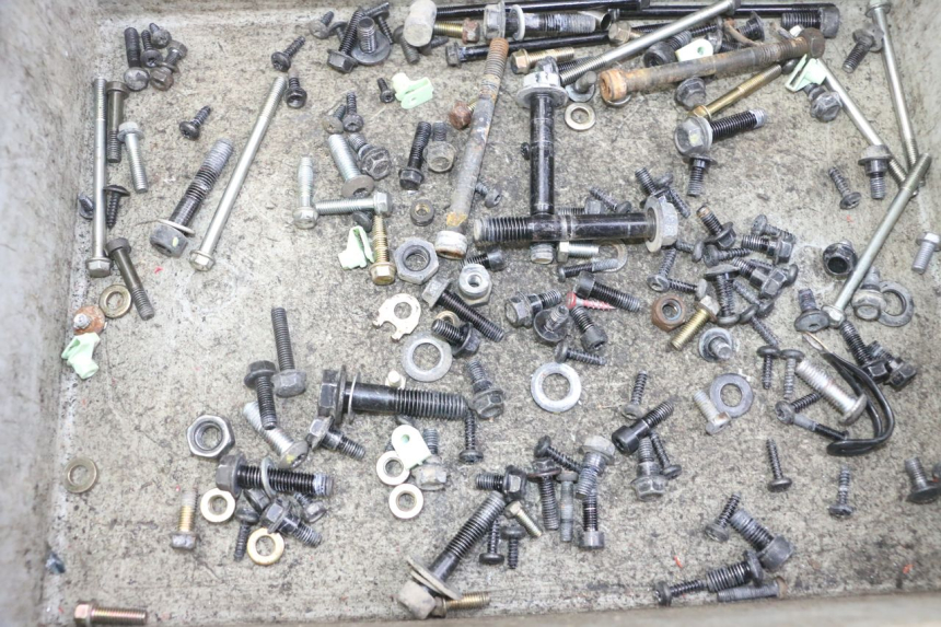 photo de ZAK SCHROEVEN EN BEVESTIGINGSMATERIAAL PEUGEOT KISBEE 4T 50 (2018 - 2022) - Detail van het onderdeel