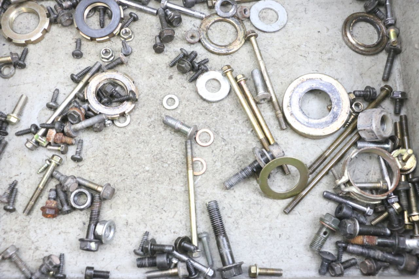 photo de ZAK SCHROEVEN EN BEVESTIGINGSMATERIAAL PEUGEOT KISBEE 4T 50 (2010 - 2017) - Detail van het onderdeel