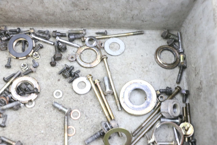 photo de ZAK SCHROEVEN EN BEVESTIGINGSMATERIAAL PEUGEOT KISBEE 4T 50 (2010 - 2017) - Zoom op gebruiksstaat