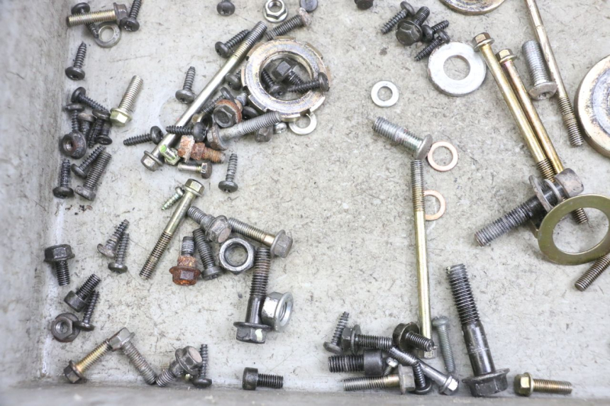 photo de ZAK SCHROEVEN EN BEVESTIGINGSMATERIAAL PEUGEOT KISBEE 4T 50 (2010 - 2017) - Technische close-up