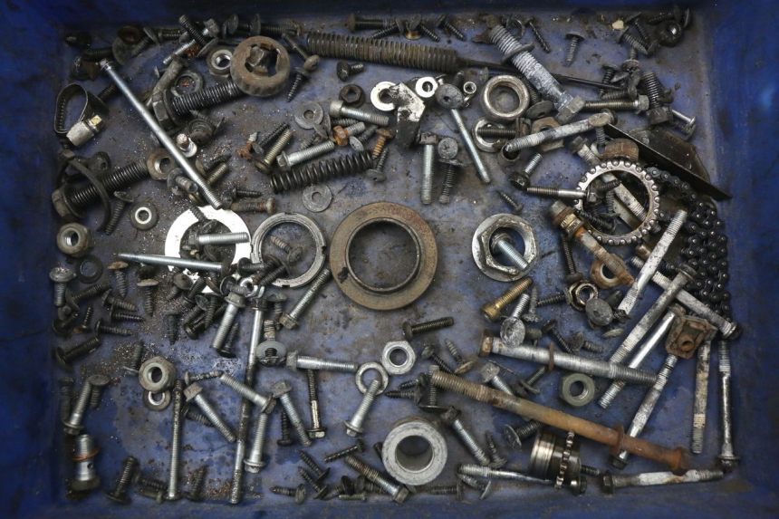 photo de ZAK SCHROEVEN EN BEVESTIGINGSMATERIAAL RENAULT KOURANOS 125 (2001 - 2004) - Hoofdaanzicht