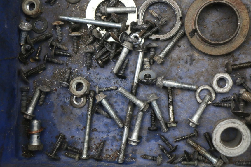 photo de ZAK SCHROEVEN EN BEVESTIGINGSMATERIAAL RENAULT KOURANOS 125 (2001 - 2004) - Andere kijkhoek