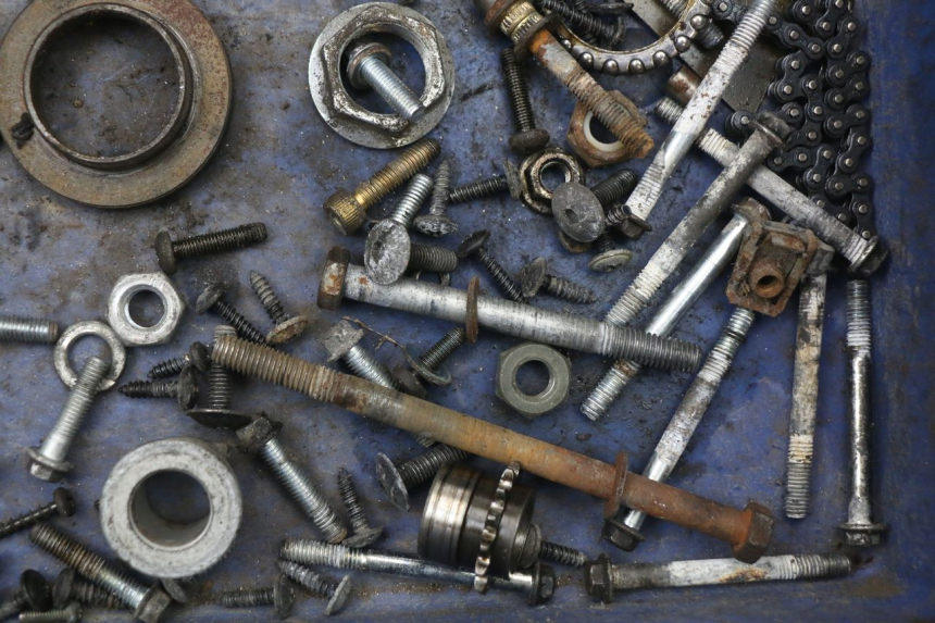 photo de ZAK SCHROEVEN EN BEVESTIGINGSMATERIAAL RENAULT KOURANOS 125 (2001 - 2004) - Technische close-up