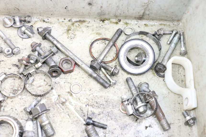 photo de ZAK SCHROEVEN EN BEVESTIGINGSMATERIAAL KAWASAKI KX 85 (2014 - 2021) - Andere kijkhoek