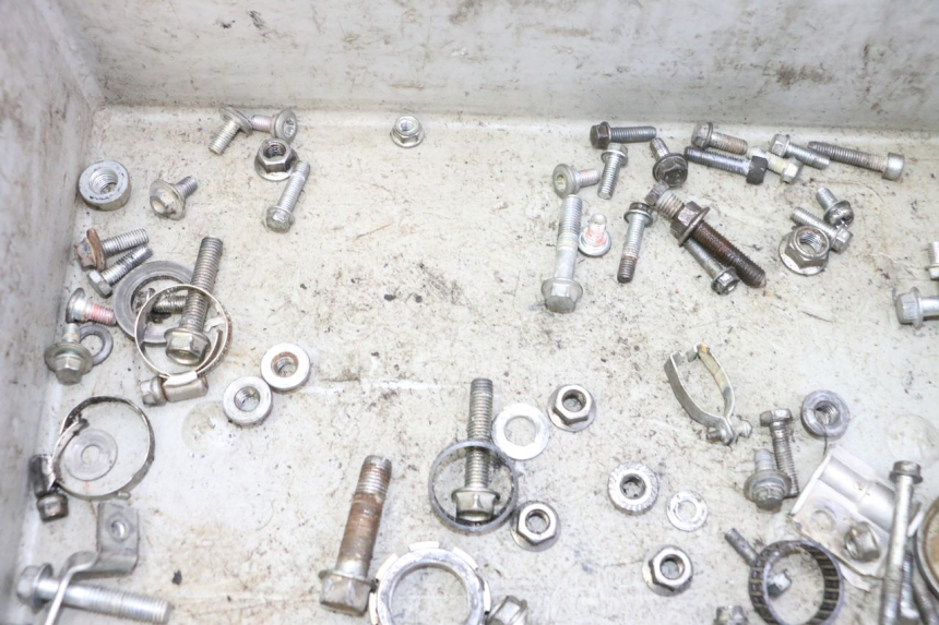 photo de ZAK SCHROEVEN EN BEVESTIGINGSMATERIAAL KAWASAKI KX 85 (2014 - 2021) - Detail van het onderdeel