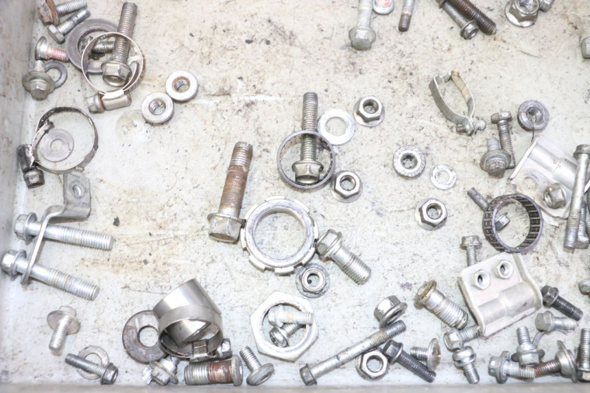 photo de ZAK SCHROEVEN EN BEVESTIGINGSMATERIAAL KAWASAKI KX 85 (2014 - 2021) - Zoom op gebruiksstaat