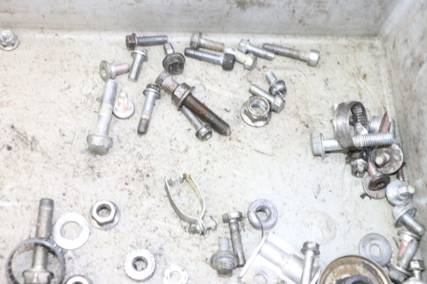 photo de ZAK SCHROEVEN EN BEVESTIGINGSMATERIAAL KAWASAKI KX 85 (2014 - 2021) - Technische close-up