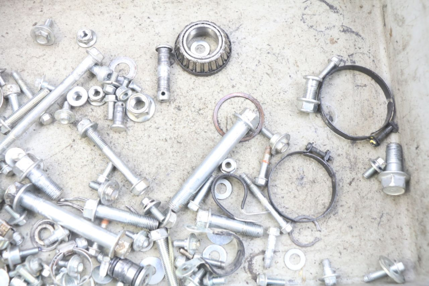 photo de ZAK SCHROEVEN EN BEVESTIGINGSMATERIAAL KAWASAKI KX L 85 (2022 - 2024) - Detail van het onderdeel