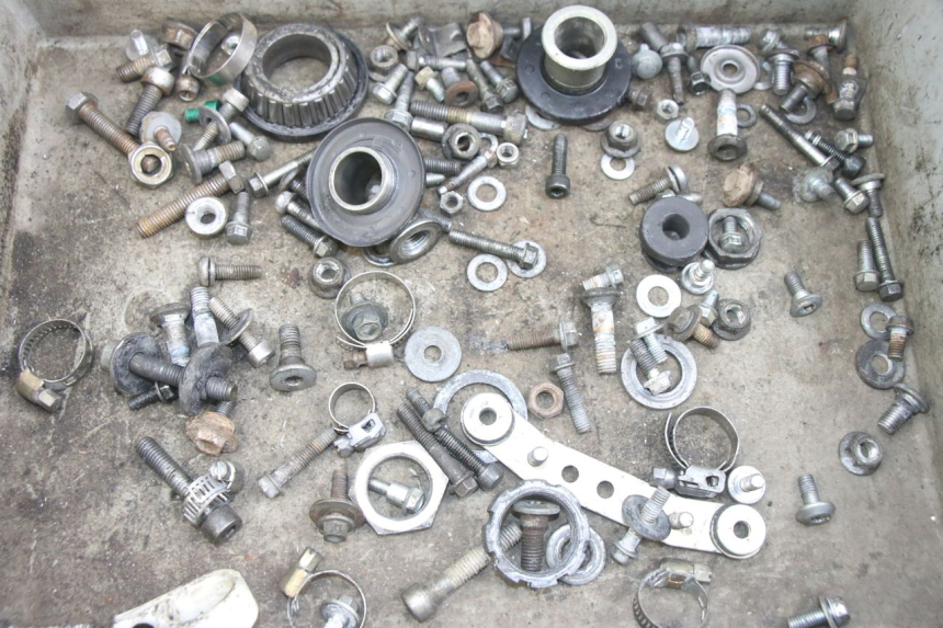 photo de ZAK SCHROEVEN EN BEVESTIGINGSMATERIAAL KAWASAKI KXF KX-F 250 (2012 - 2014) - Detail van het onderdeel