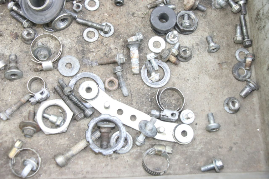 photo de ZAK SCHROEVEN EN BEVESTIGINGSMATERIAAL KAWASAKI KXF KX-F 250 (2012 - 2014) - Zoom op gebruiksstaat