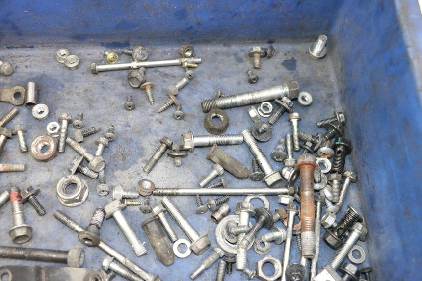 photo de ZAK SCHROEVEN EN BEVESTIGINGSMATERIAAL KYMCO AGILITY 4T 50 (2018 - 2022) - Zoom op gebruiksstaat